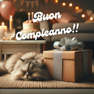 Immagine di buon compleanno con gatto addormentato accanto a un regalo, torta con candele in lontananza e decorazioni sobrie.